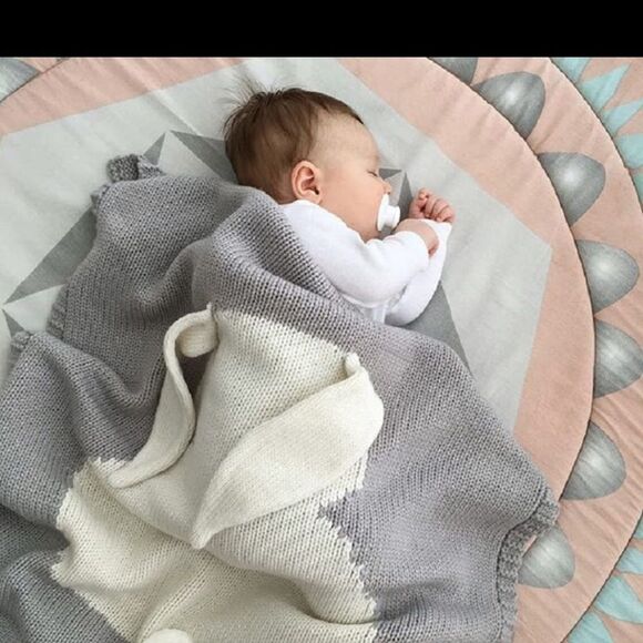 NEW Knit Bunny Blanket with floppy ear and cute tail - Picture 3 of 4